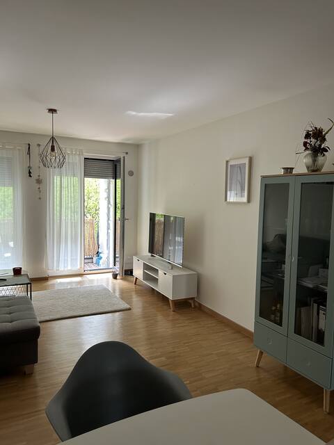 2 room FLAT near HBF + Parking
