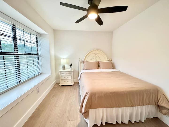 Допълнителна спалня с матрак с мемори пяна Queen