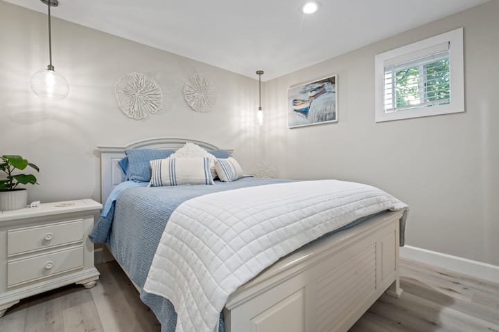 غرفة ضيوف في الطابق السفلي