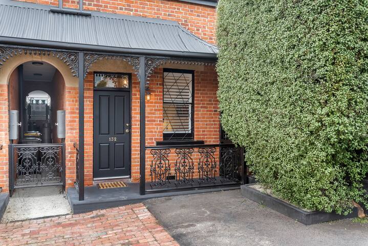 Brisbane Terrace – Free Parking – Hobart gallery image 2