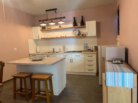 Comfortable casita close to the city and airport.