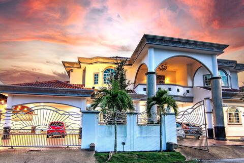 #Neartown Big Cozy 6 room 7 bath 9 bed #upto22pax