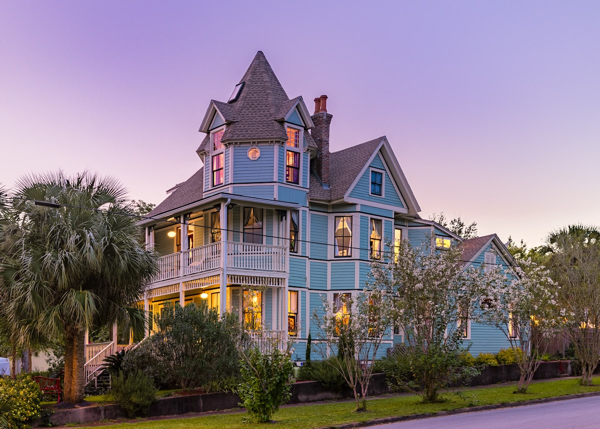 BEST Airbnb Castles in the US you can actually book BeeLoved City