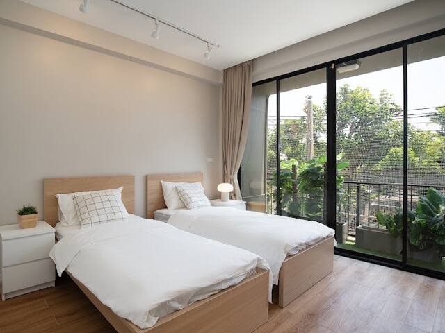 A modern house near BTS Ekamai gallery image 2