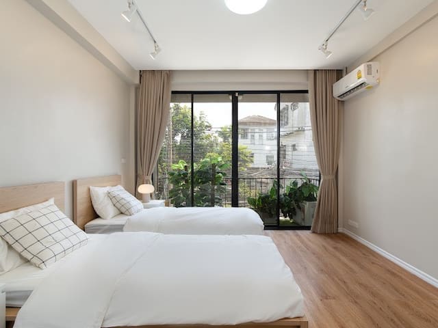 A modern house near BTS Ekamai