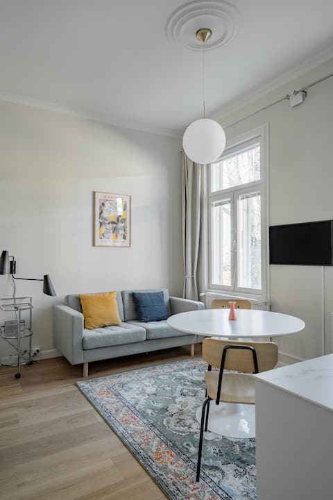 Top Airbnb: Renovated wooden apartment, with private parking in Viii
