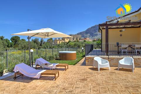 Villa with whirlpool and sauna near the beach