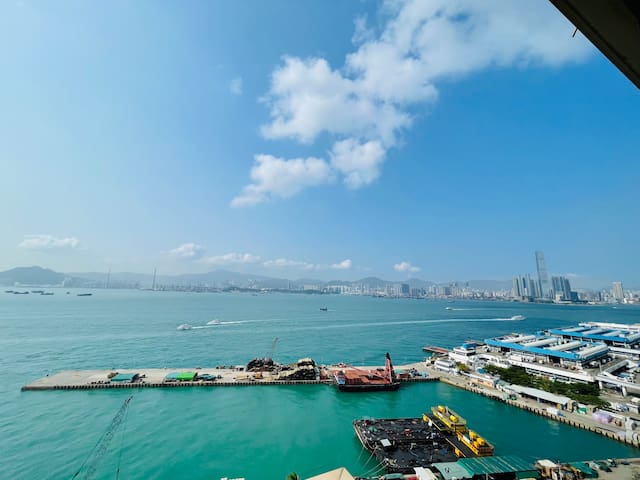 Stunning harbour view apartment