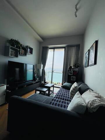 Stunning harbour view apartment gallery image 3