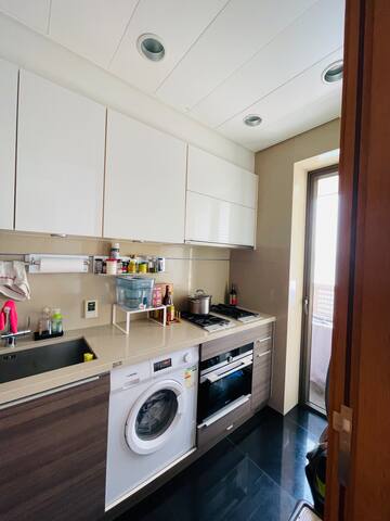 Stunning harbour view apartment gallery image 5