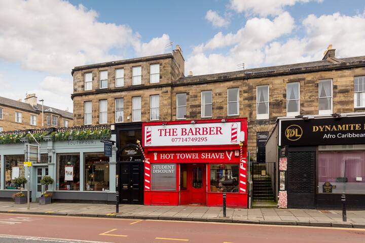 3 bed apartment ideal for Royal Mile & Old Town gallery image 3