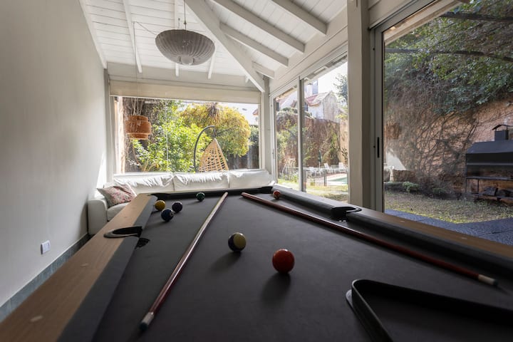 Three-storey house with garden pool in Palermo