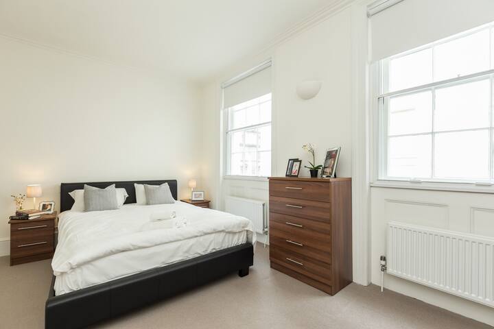Stylish 2BR Urban Studio Near Covent Garden gallery image 4