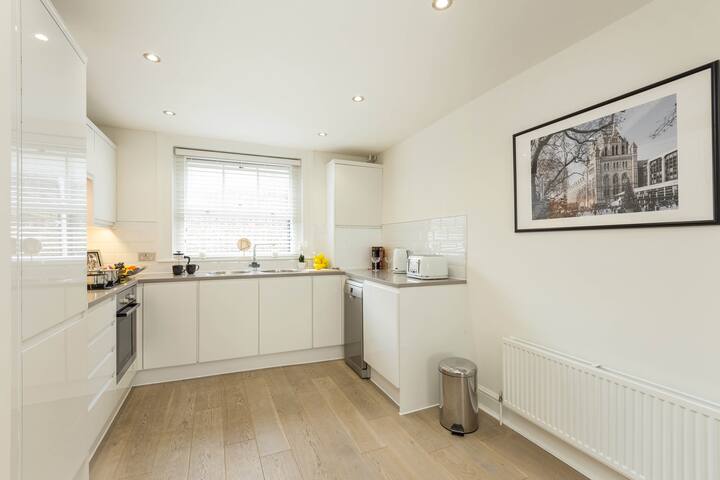 Stylish 2BR Urban Studio Near Covent Garden gallery image 3