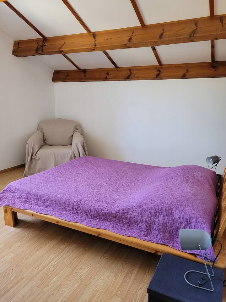 трета спалня на горния етаж със 140 легла