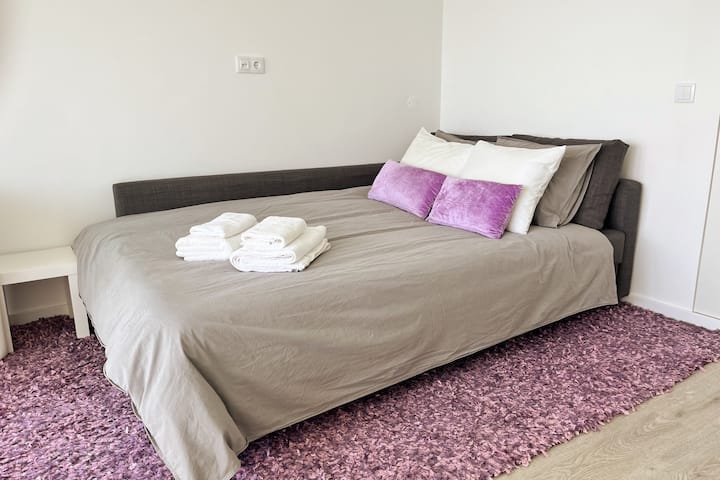 Sofabed hubadilika kuwa kitanda cha watu wawili chenye ukubwa kamili