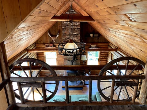 Rustic Log Cabin w/ Hot Tub, Mountain Views