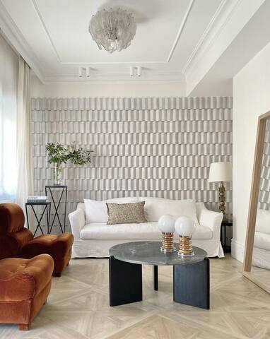 Deluxe and Stylish apartament