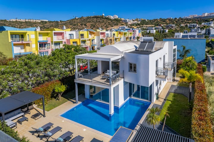 Stunning 4 Bed Villa In Marina - Albufeira