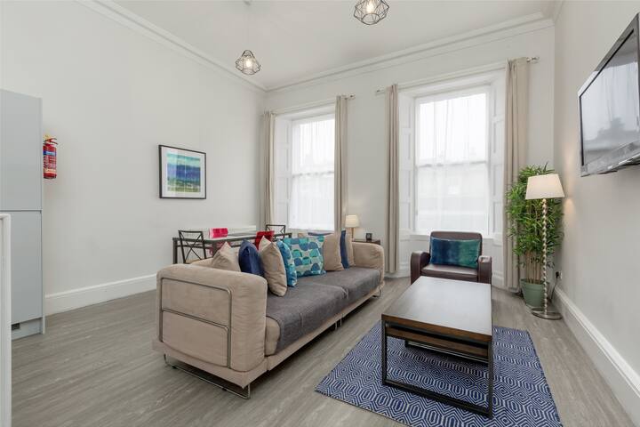 2 bed apartment ideal for Royal Mile & Old Town