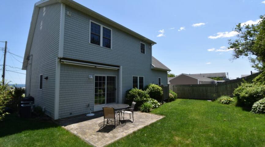 Beach House – Full Ocean Views gallery image 3