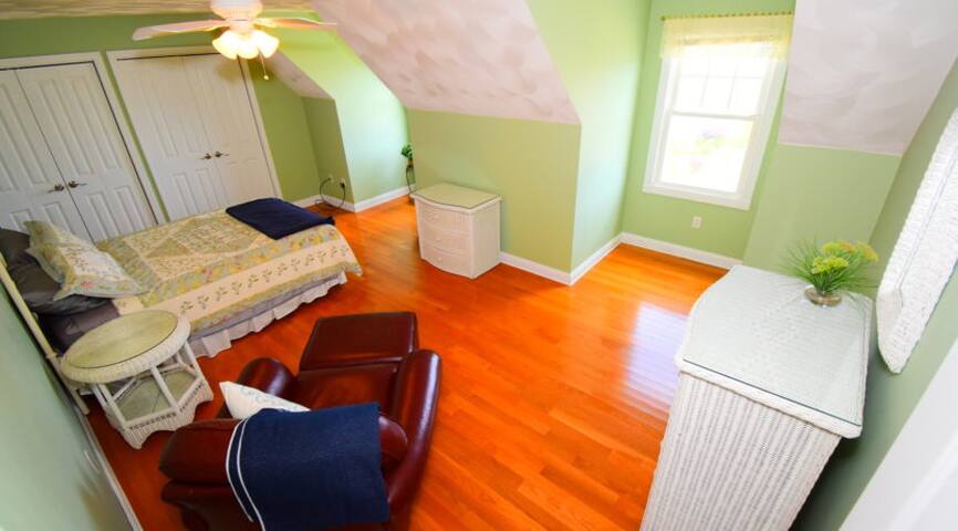 Beach House – Full Ocean Views gallery image 5