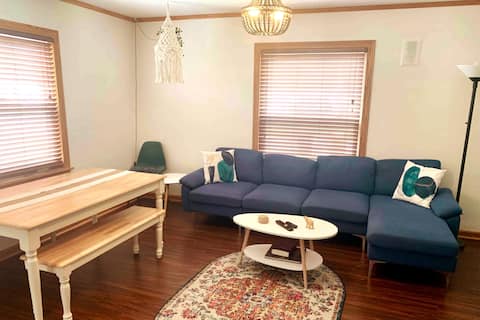 4BR Near CVNP, Sleeps 10,Cuyahoga Falls, Pets Ok