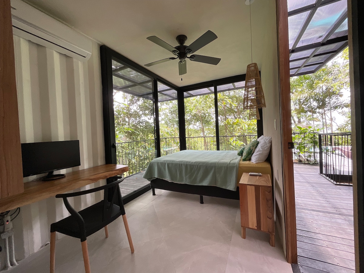 Ervaar de perfecte mix van comfort en natuur in onze unieke containerwoning