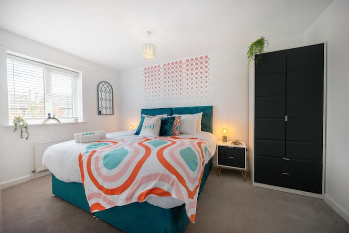 3 Bd / Large Garden/ Driveway /Sleeps 8 / 1.5 Bath - Coventry