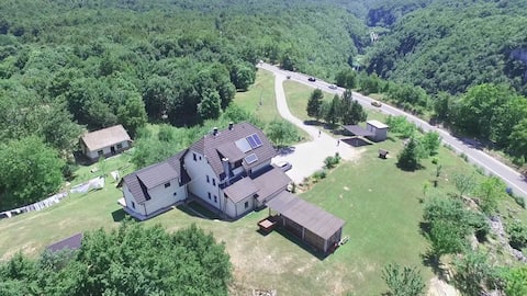 Apartment with 2 bedrooms and terrace- annexe