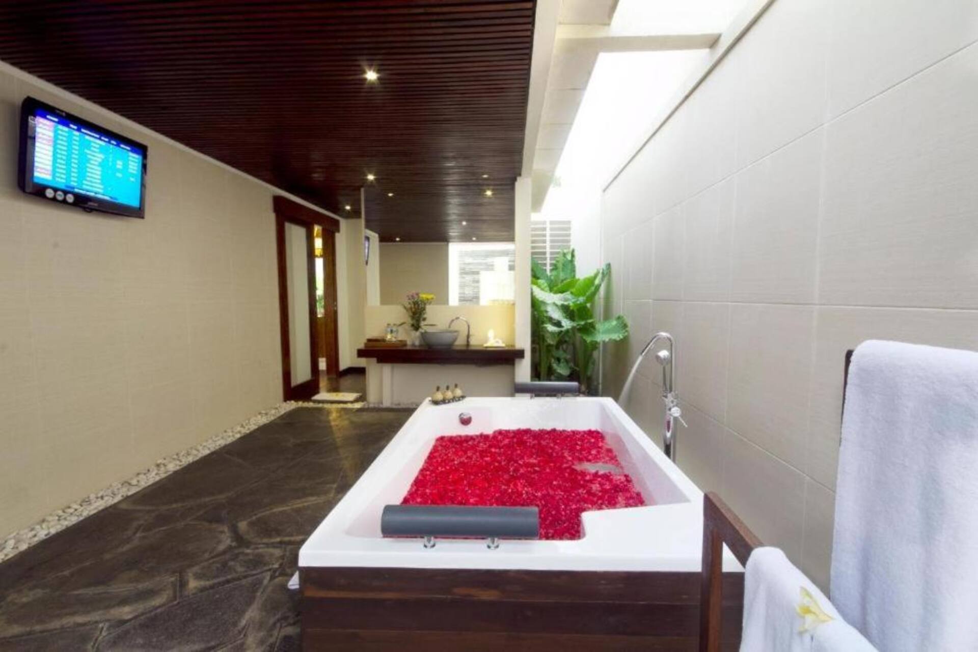Tropical Garden Escape 2 Bedroom Private Villa in Uluwatu 2