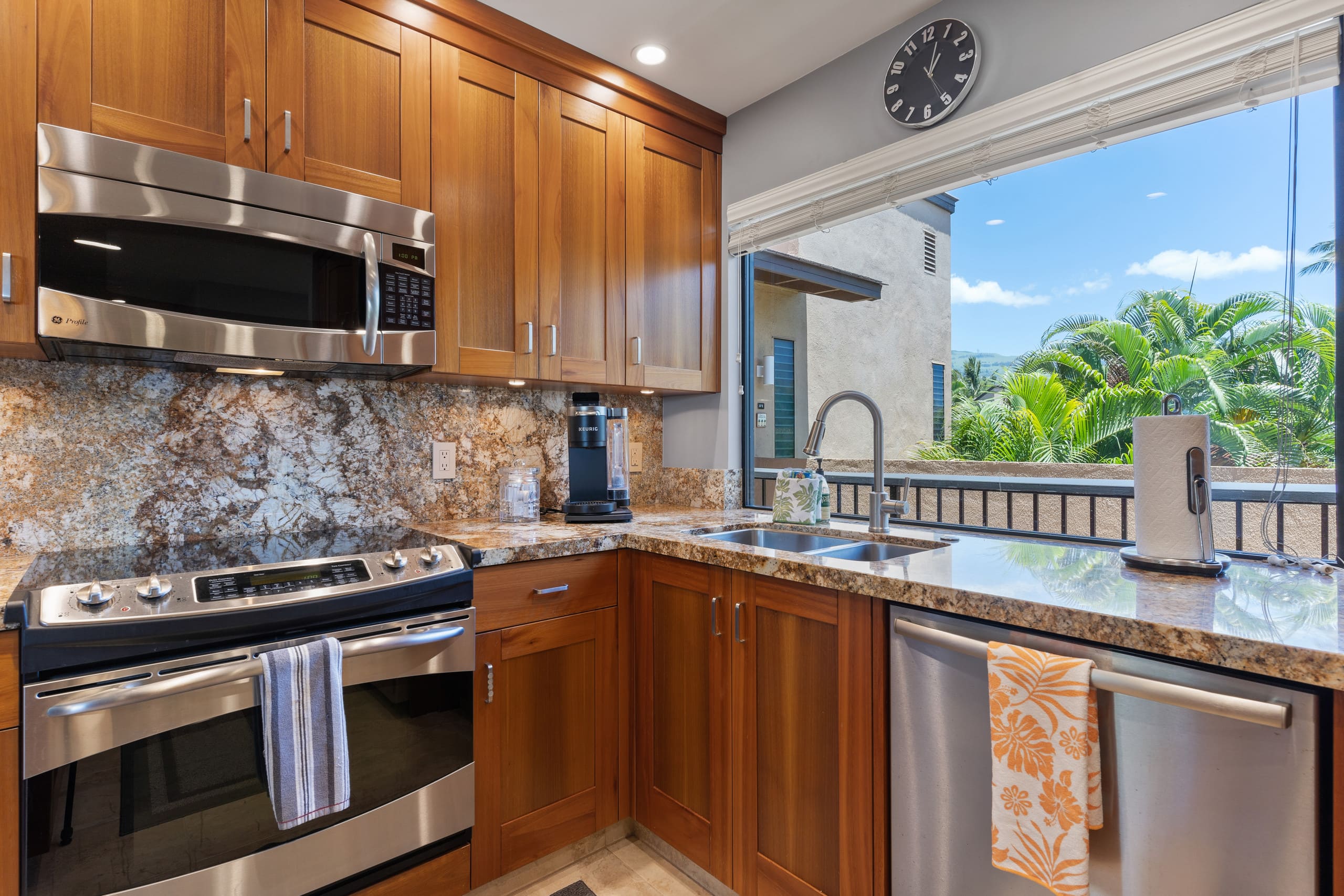 Condo in Kihei · ★4.91 · 1 bedroom · 2 beds · 2 baths - Image 13