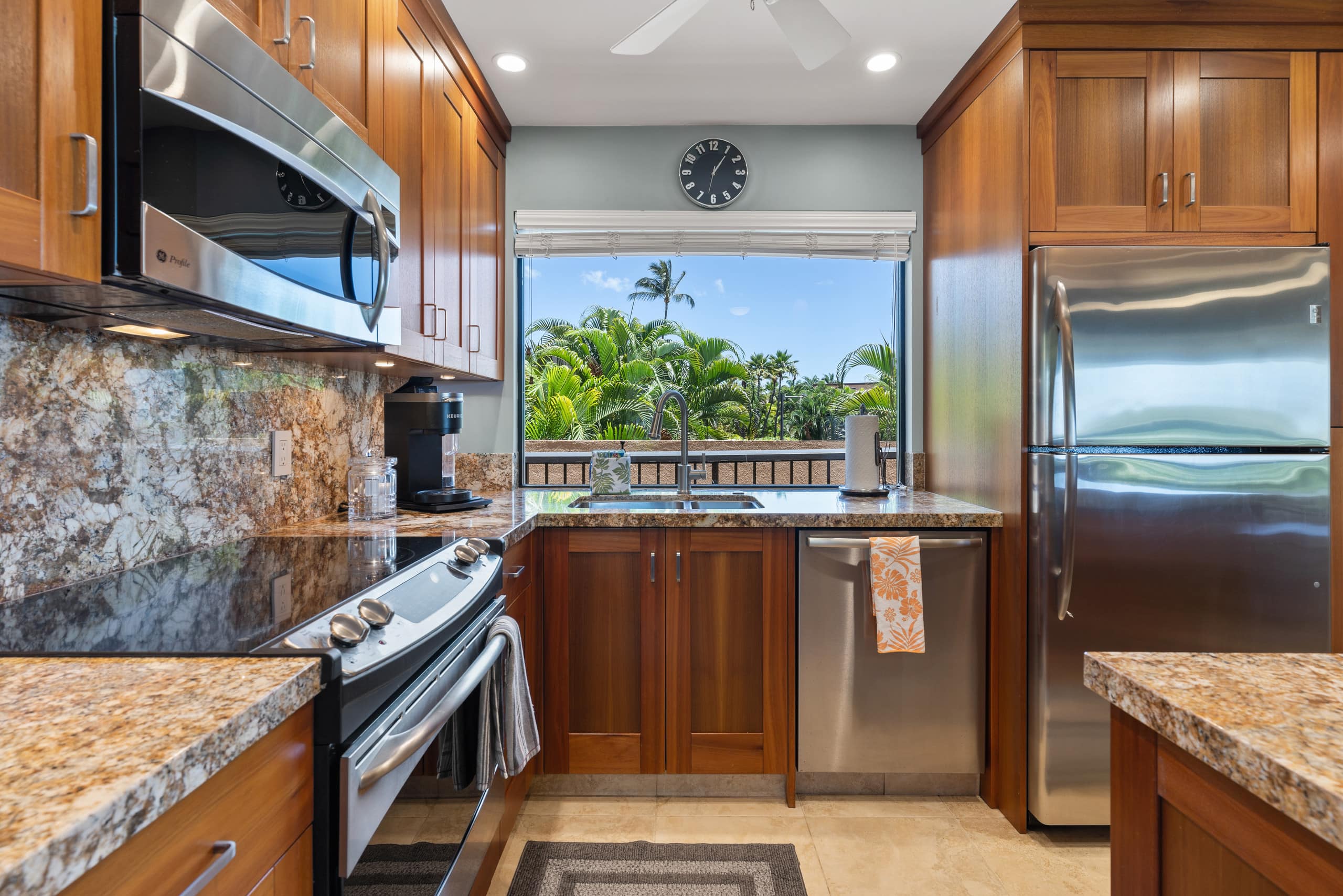 Condo in Kihei · ★4.91 · 1 bedroom · 2 beds · 2 baths - Image 11