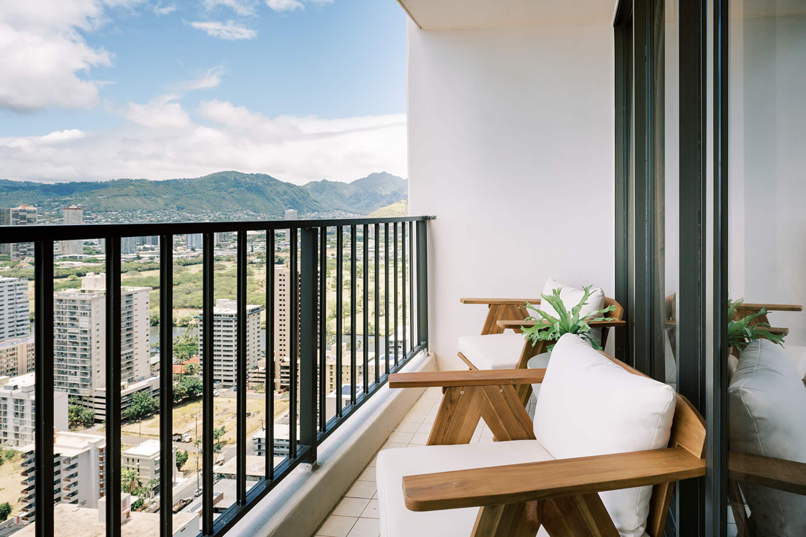 Home in Honolulu · ★4.97 · 1 bedroom · 2 beds · 1 bath - Image 43