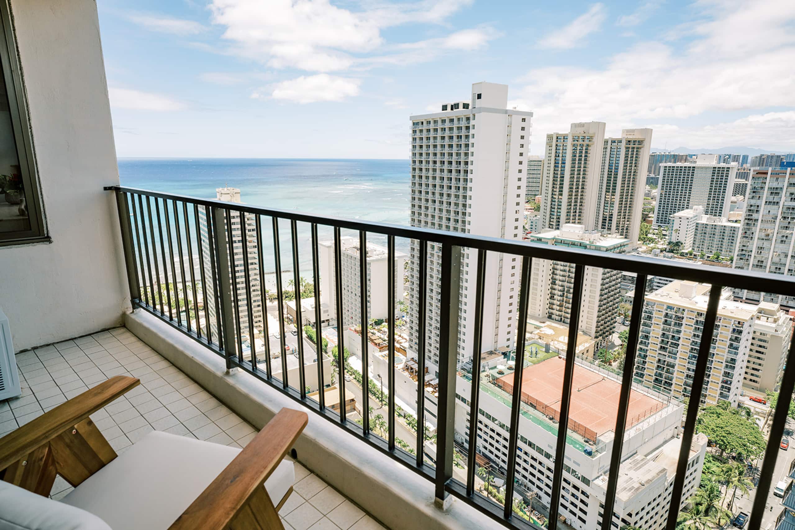 Home in Honolulu · ★4.97 · 1 bedroom · 2 beds · 1 bath - Image 2