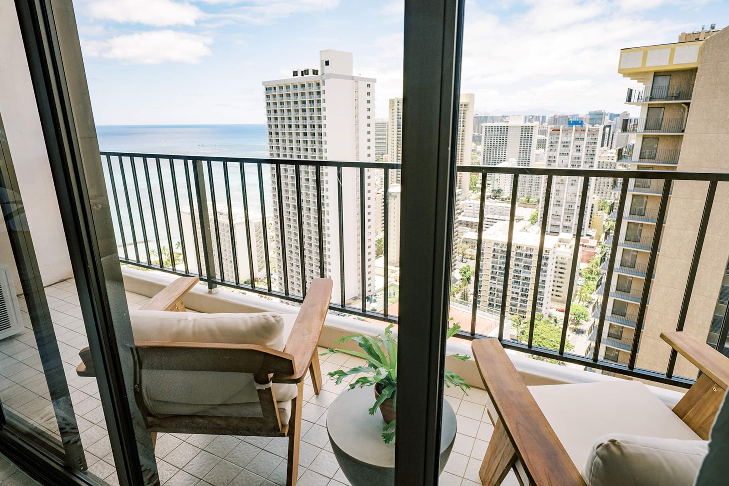 Home in Honolulu · ★4.97 · 1 bedroom · 2 beds · 1 bath - Image 6