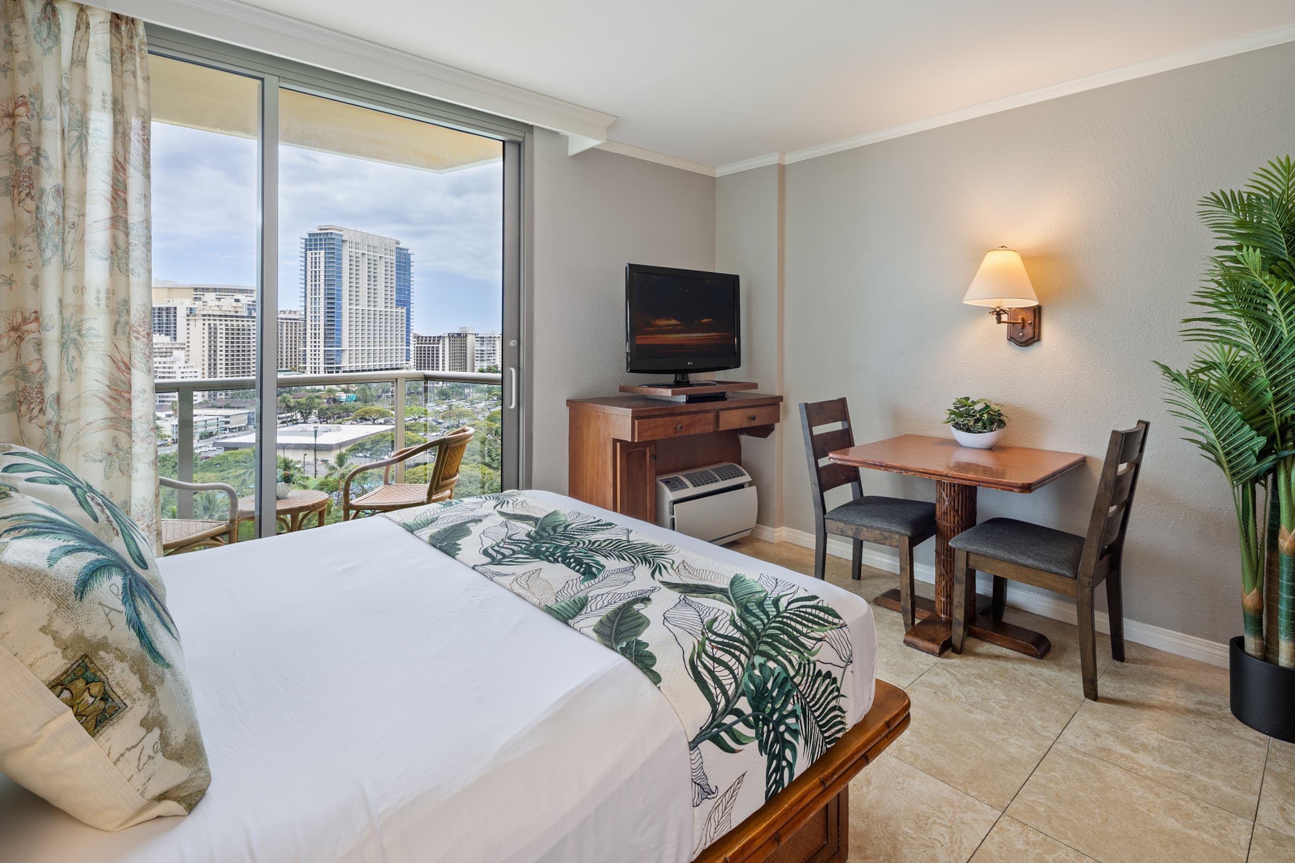 Condo in Honolulu · ★4.75 · 1 bedroom · 2 beds · 1 private bath - Image 11