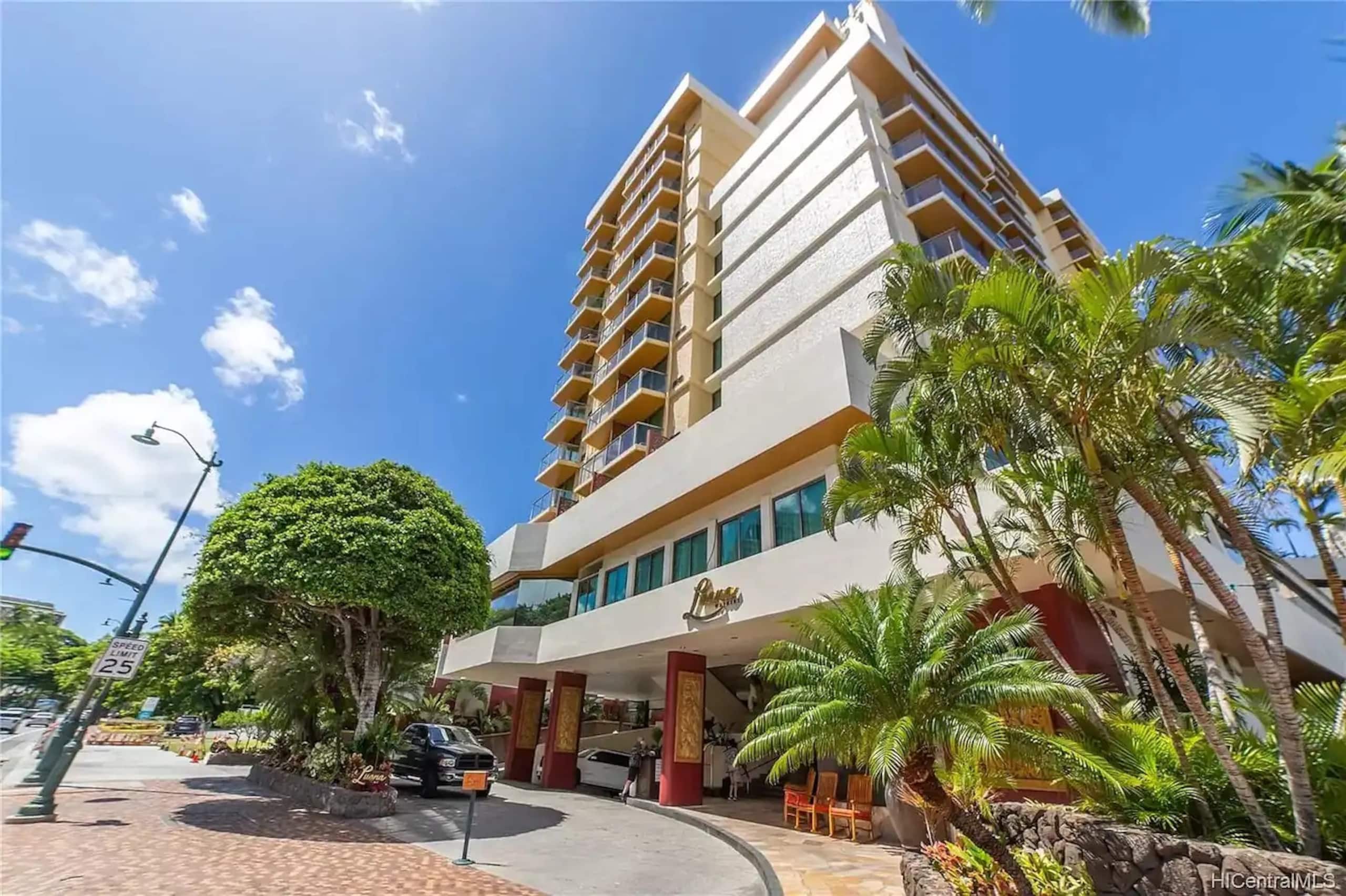 Condo in Honolulu · ★4.75 · 1 bedroom · 2 beds · 1 private bath - Image 31