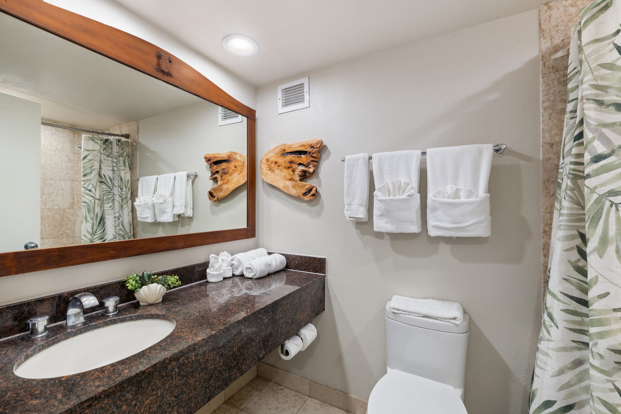 Condo in Honolulu · ★4.75 · 1 bedroom · 2 beds · 1 private bath - Image 13