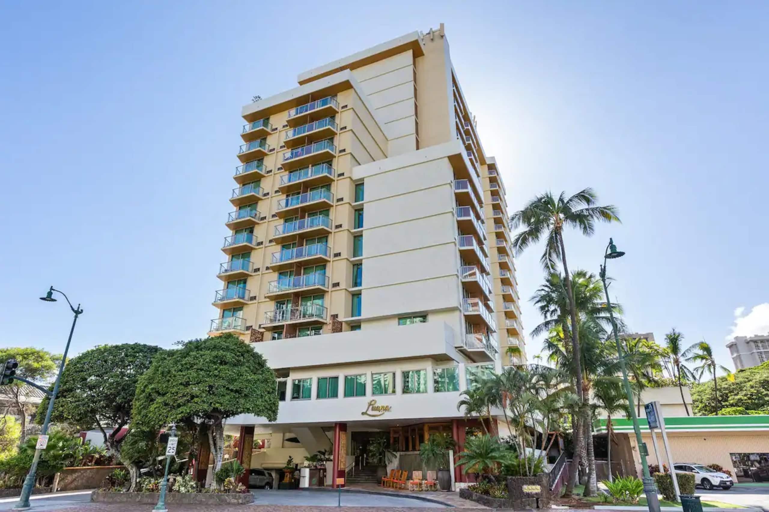Condo in Honolulu · ★4.75 · 1 bedroom · 2 beds · 1 private bath - Image 30