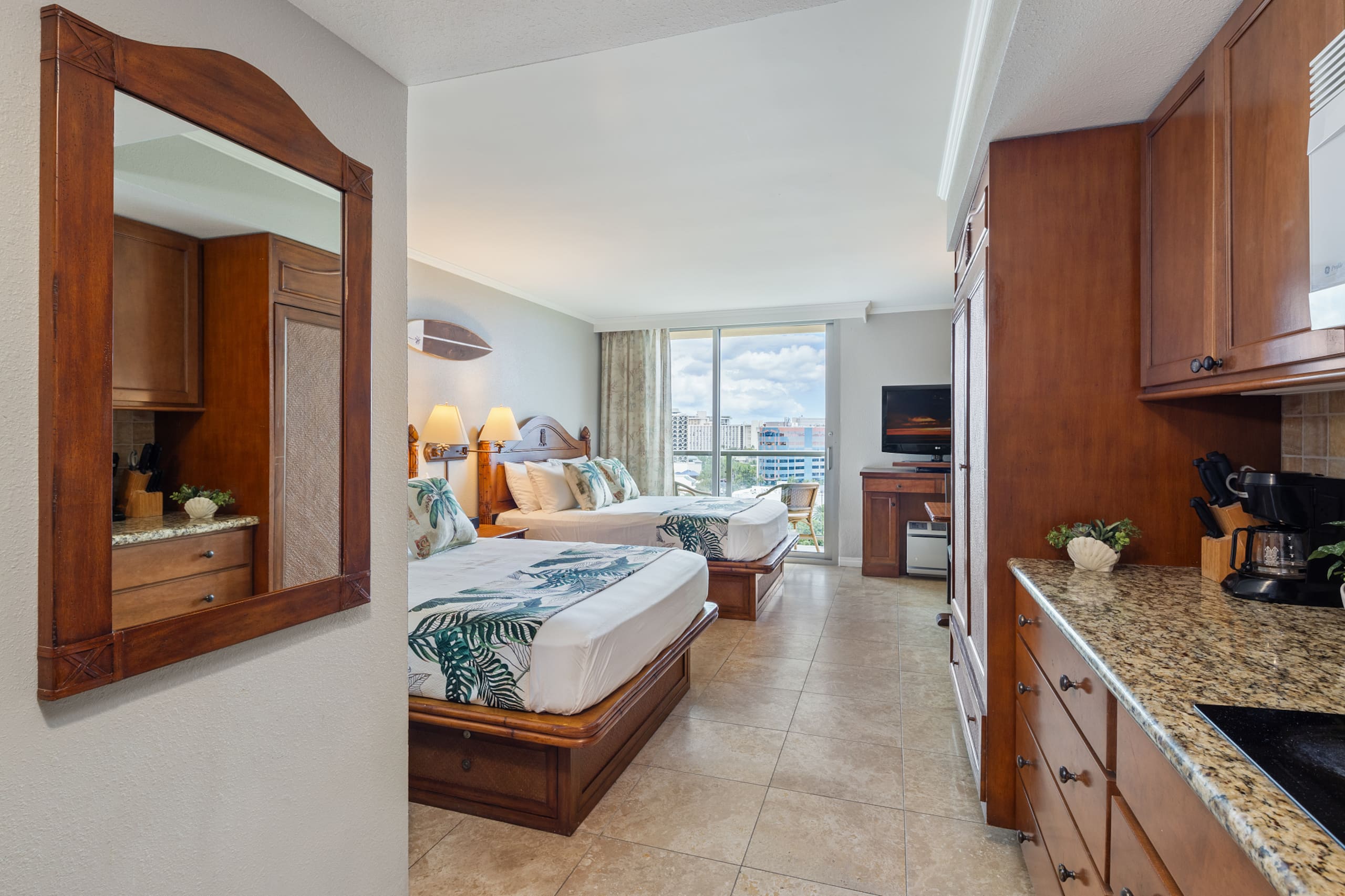 Condo in Honolulu · ★4.75 · 1 bedroom · 2 beds · 1 private bath - Image 17