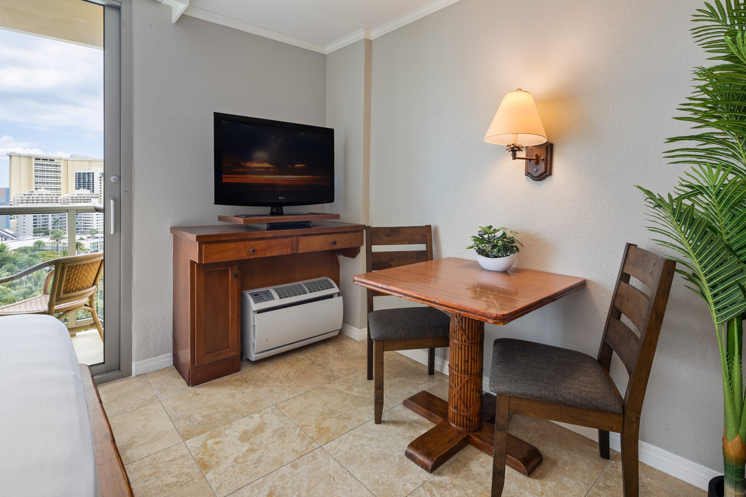 Condo in Honolulu · ★4.75 · 1 bedroom · 2 beds · 1 private bath - Image 12