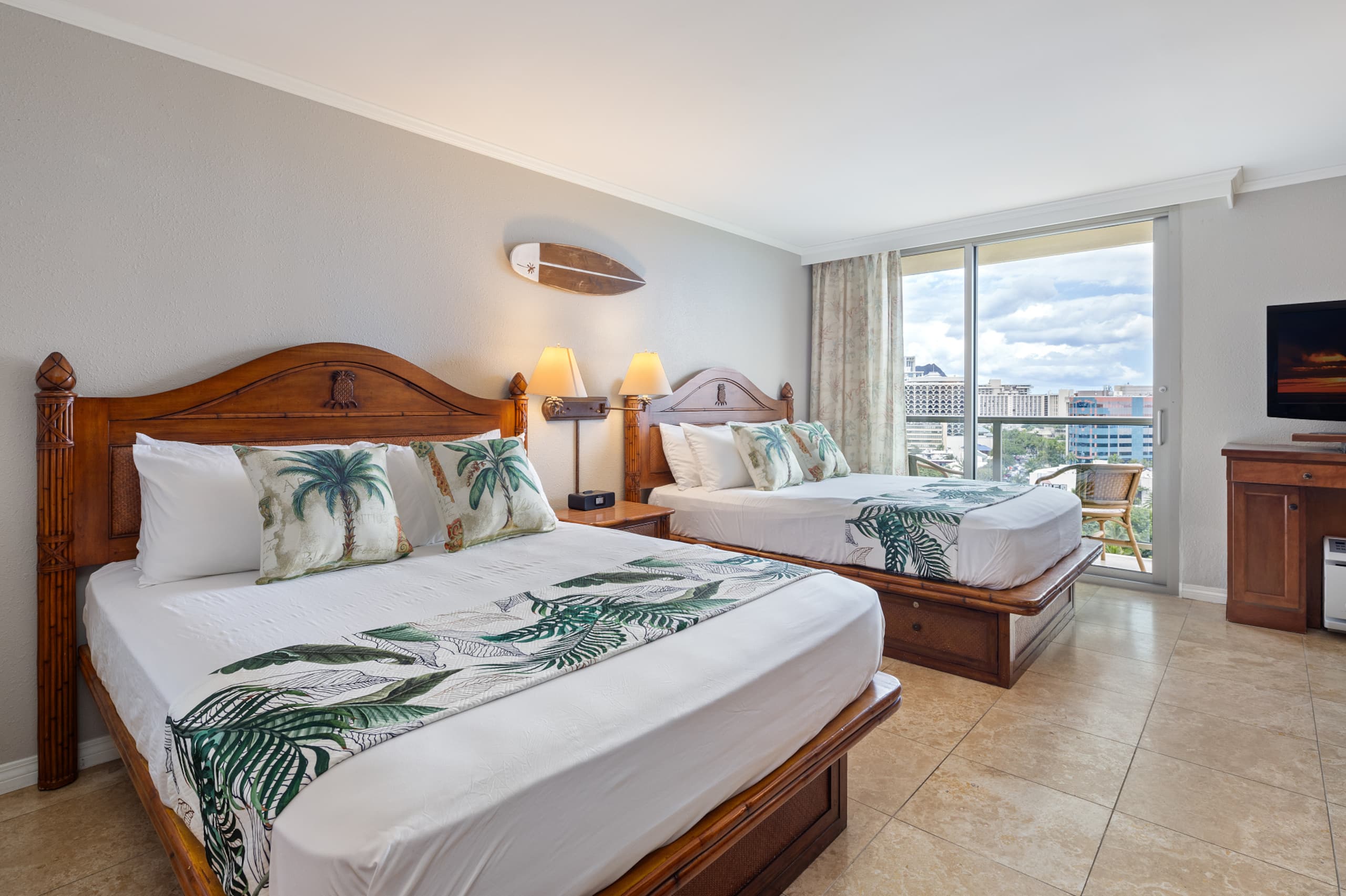 Condo in Honolulu · ★4.75 · 1 bedroom · 2 beds · 1 private bath - Image 8