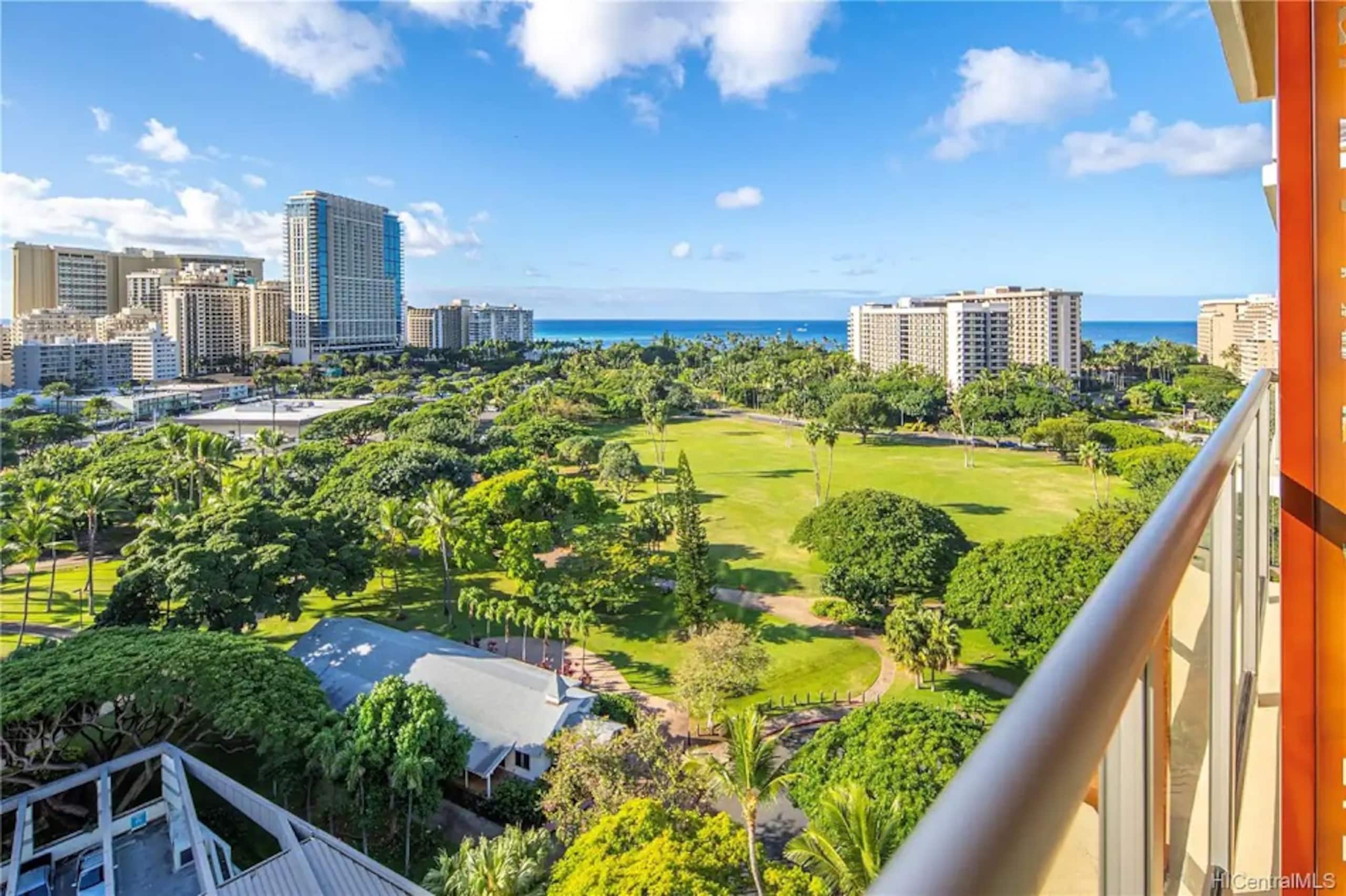 Condo in Honolulu · ★4.75 · 1 bedroom · 2 beds · 1 private bath - Image 1