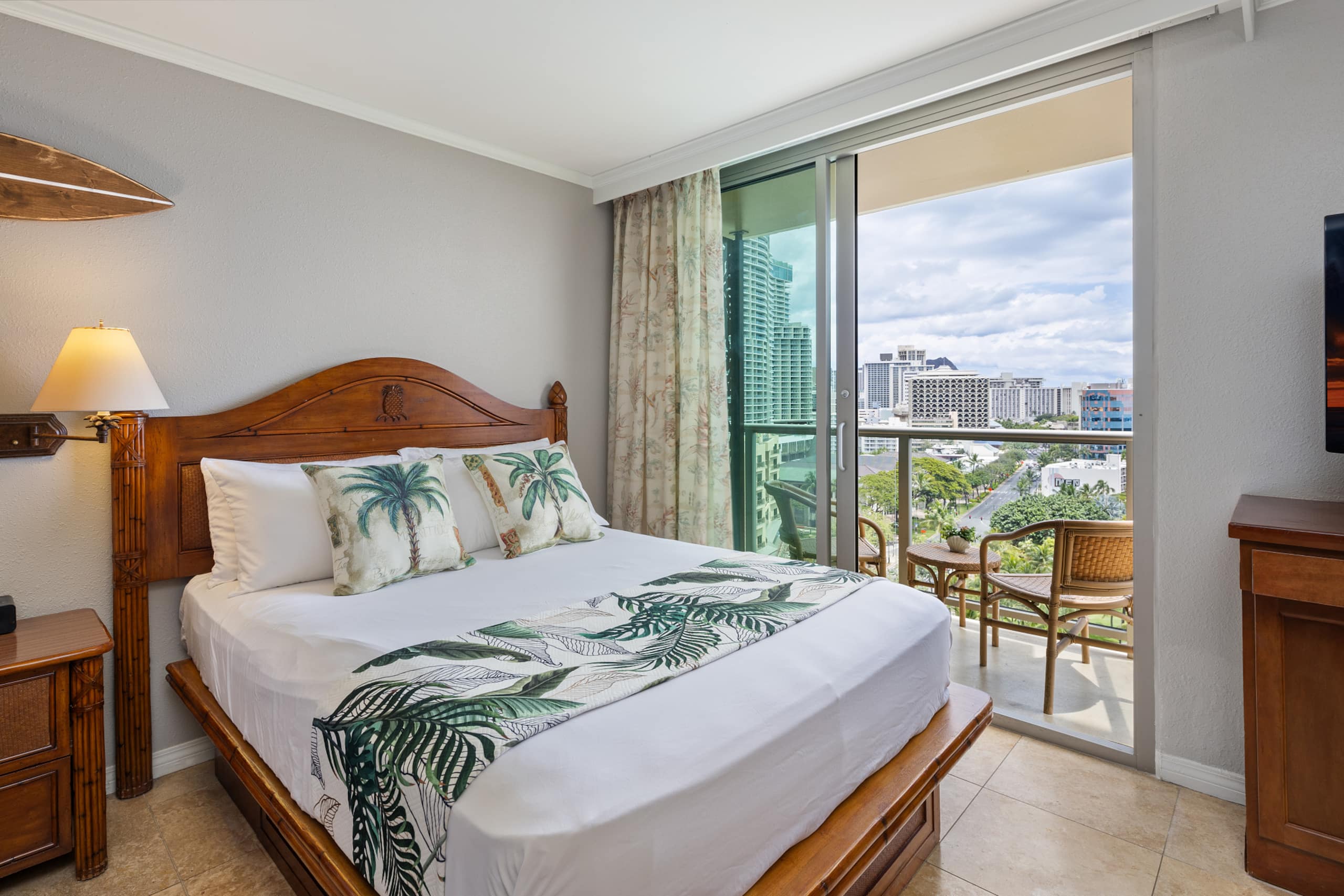 Condo in Honolulu · ★4.75 · 1 bedroom · 2 beds · 1 private bath - Image 16
