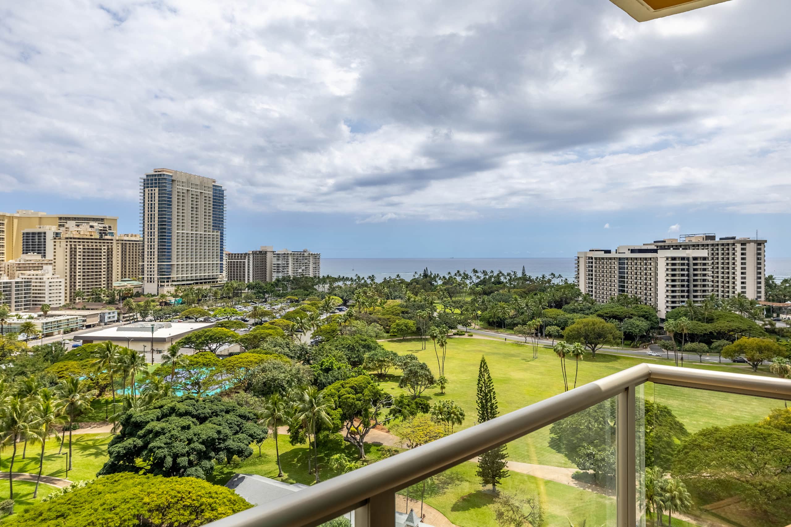 Condo in Honolulu · ★4.75 · 1 bedroom · 2 beds · 1 private bath - Image 7