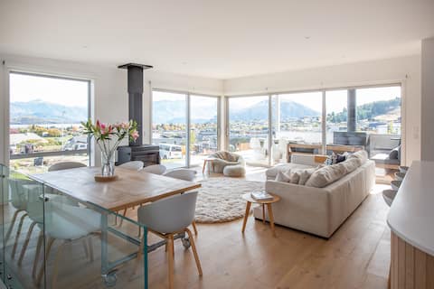 Popular Airbnb listing: Unobstructed lake views! in Wānaka