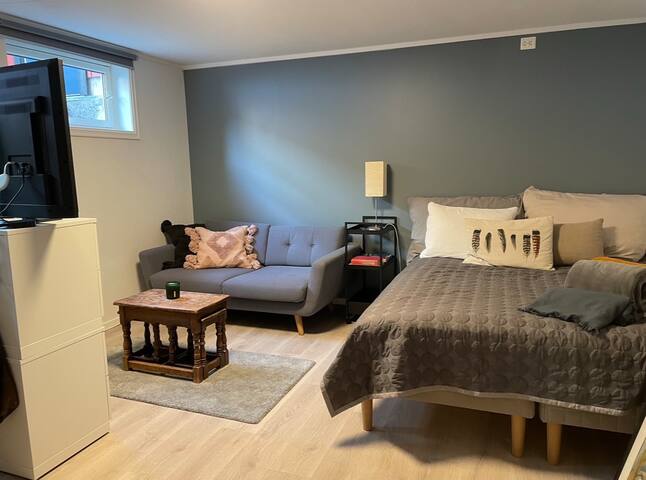 Flott hus med hage og oppvarmet svømmebasseng gallery image 3