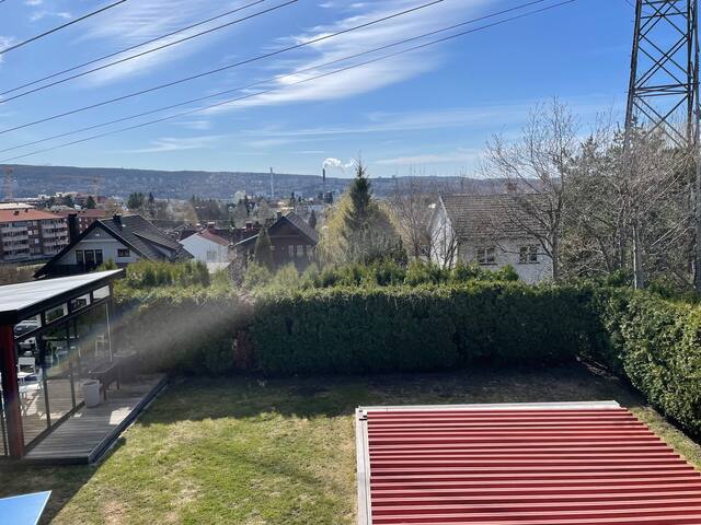 Flott hus med hage og oppvarmet svømmebasseng gallery image 2