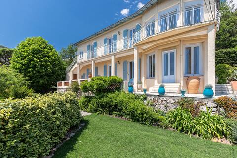 Provençal Villa Facing South with Sea View & Pool